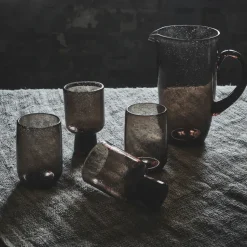 Bari glas op voet, Bruin