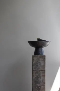 By Hand schaal op voet Ø31,5x20 cm, Off-white