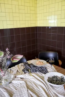 Checki tafelkleed 150x250 cm, Beige