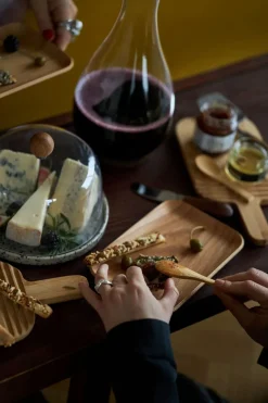 Ditte kaasdoos, Grijs-zwart