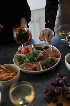 Ditte serveerschotel, Beige-bordeauxrood