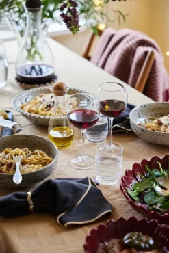 Edith tafelkleed 150x280 cm, Beige