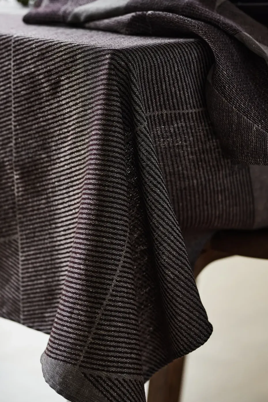 Geometric tafelkleed 147x250 cm, Bruin-wit