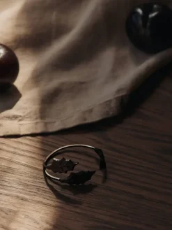 Holly leaf servetring Ø5,3 cm 4-pack, Black Brass