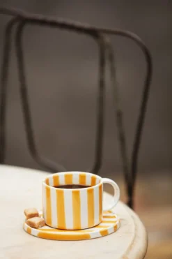 Monica kop met schotel, Geel