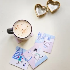 Moomin glasonderzetter winter 2022 9x9 cm 4-pack, Blauw-wit-roze