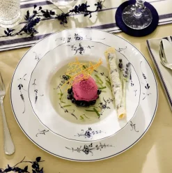 Old Luxembourg diep bord, 23 cm.