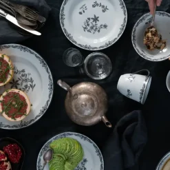 Ostindia Svart bord, Ø 27 cm