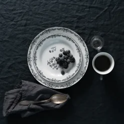 Ostindia Svart bord, Ø 27 cm