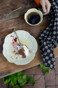 Poppy bordje 20,5x21 cm, Beige