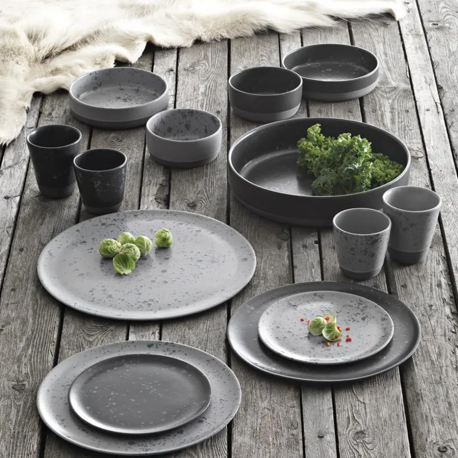 Raw bord Ø28 cm., grijs met stippen