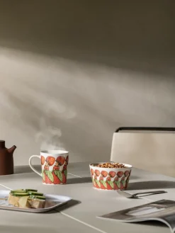 The Strawberry Family mok met oor, 40 cl