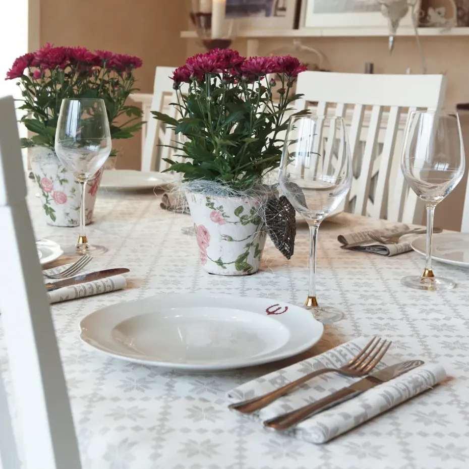 Åttebladrose tafelkleed beige, 150x260 cm