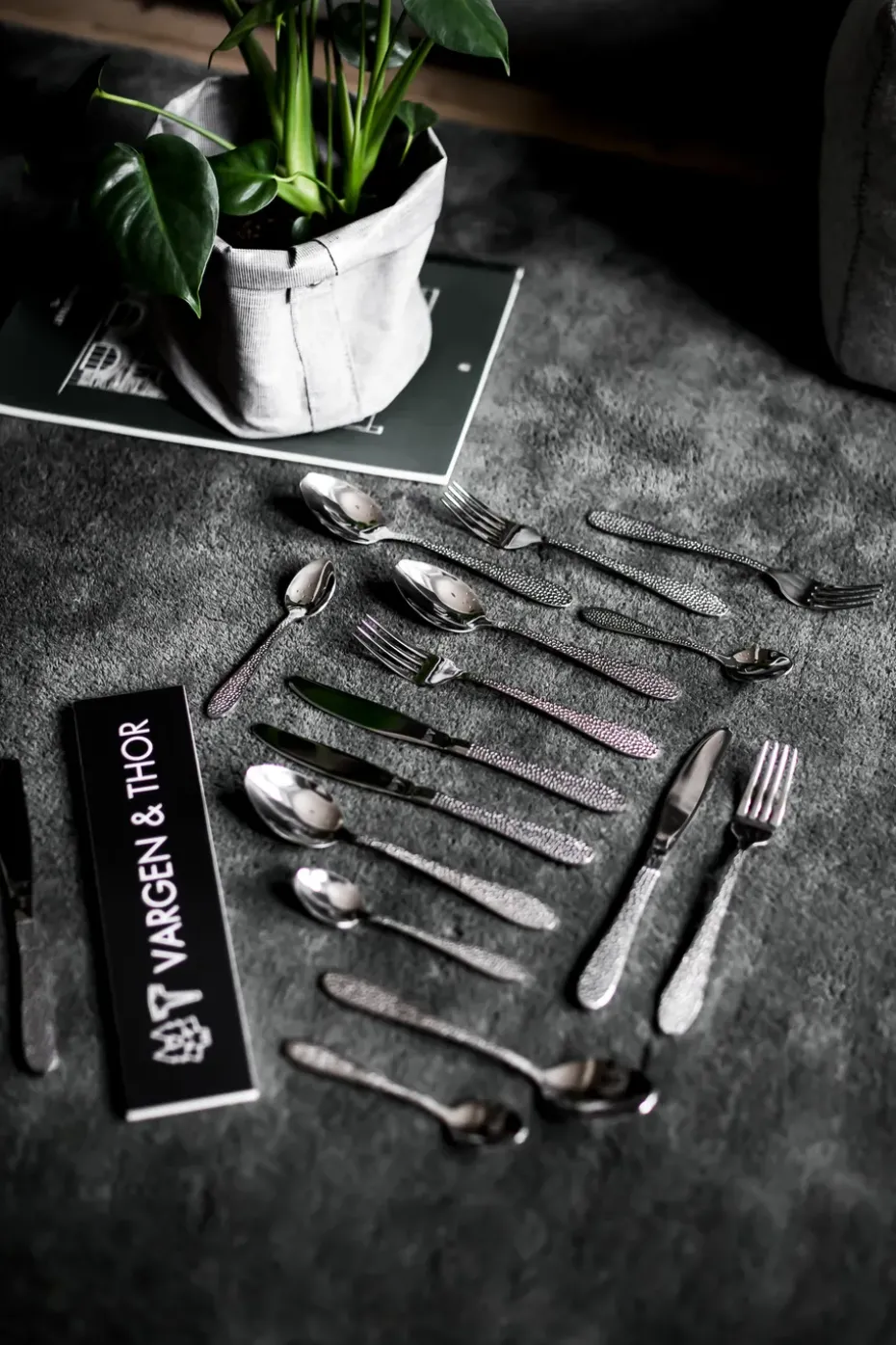 Vargen & Thor bestekset 16-delig, Gråfot, zilver